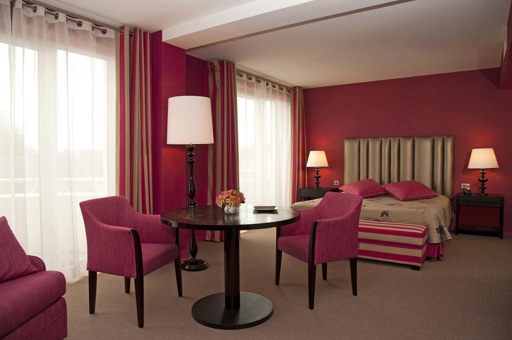 Grand Hotel De Solesmes - Teritoria Eksteriør billede